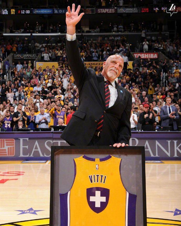 前湖人训练师:奥尼尔逼我看他擦屁股纸 还朝我扔来